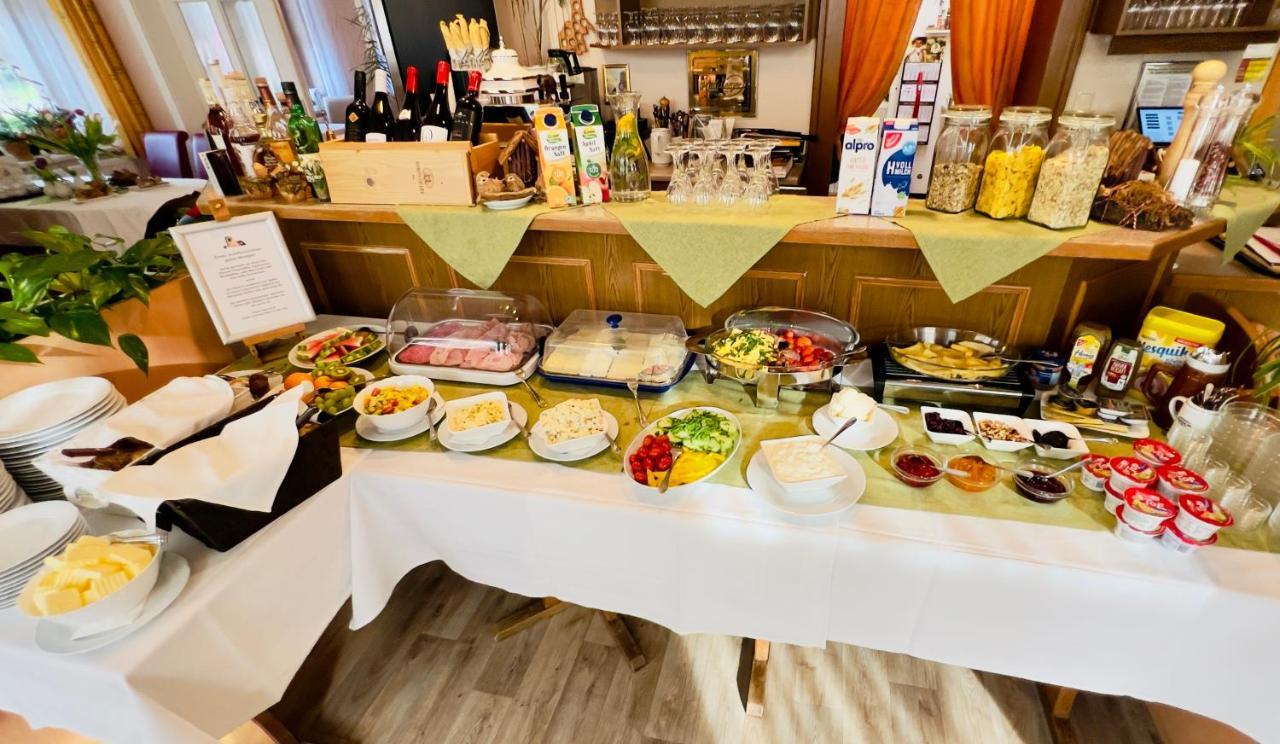 Traditionsgasthaus Goldener Loewe Riesa Restaurant & Pension Bagian luar foto