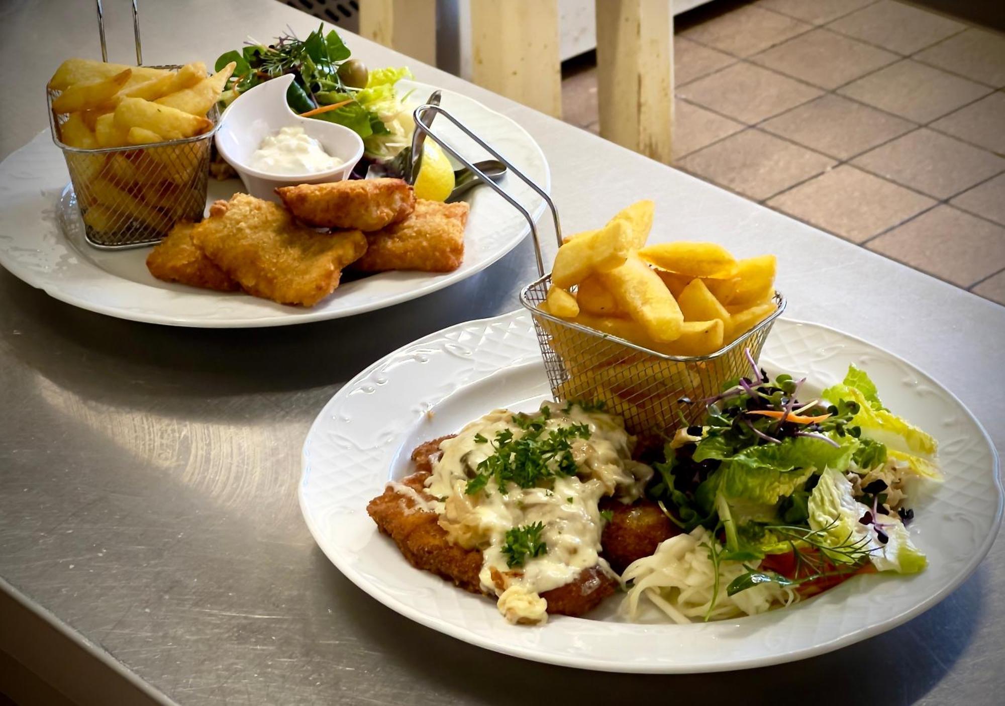 Traditionsgasthaus Goldener Loewe Riesa Restaurant & Pension Bagian luar foto