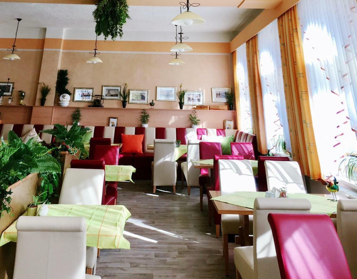 Traditionsgasthaus Goldener Loewe Riesa Restaurant & Pension Bagian luar foto