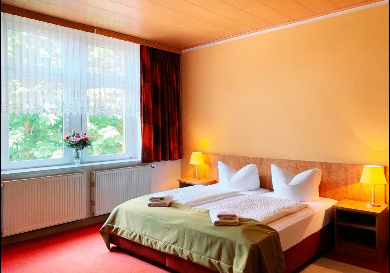 Traditionsgasthaus Goldener Loewe Riesa Restaurant & Pension Bagian luar foto