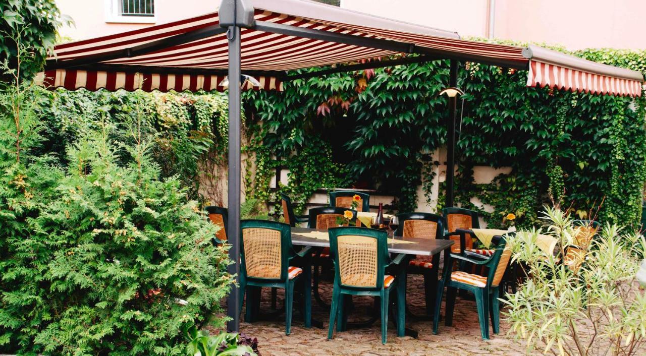 Traditionsgasthaus Goldener Loewe Riesa Restaurant & Pension Bagian luar foto